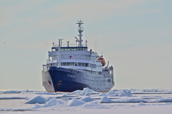 Antarktida, loď Platinius