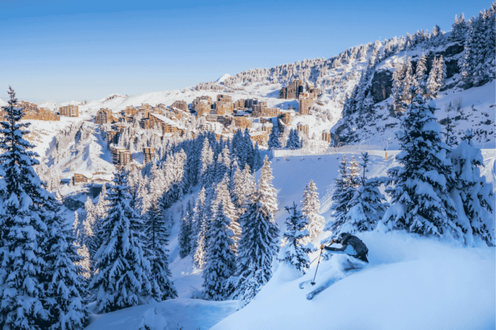Avoriaz se nachází ve výšce 1800 m.n.m., kde není nouze o sníh během celé zimy Avoriaz se nachází ve výšce 1800 m.n.m., kde není nouze o sníh během celé zimy