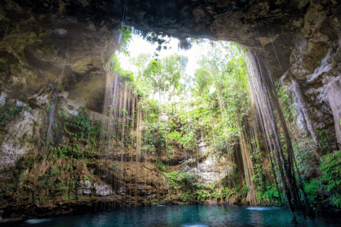 Zatopené hluboké jeskyně - cenote v Mexiku Zatopené hluboké jeskyně - cenote v Mexiku